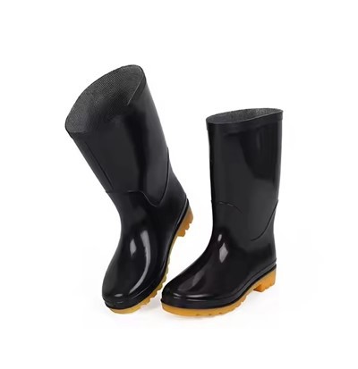 Regnstövlar i mitten av längd